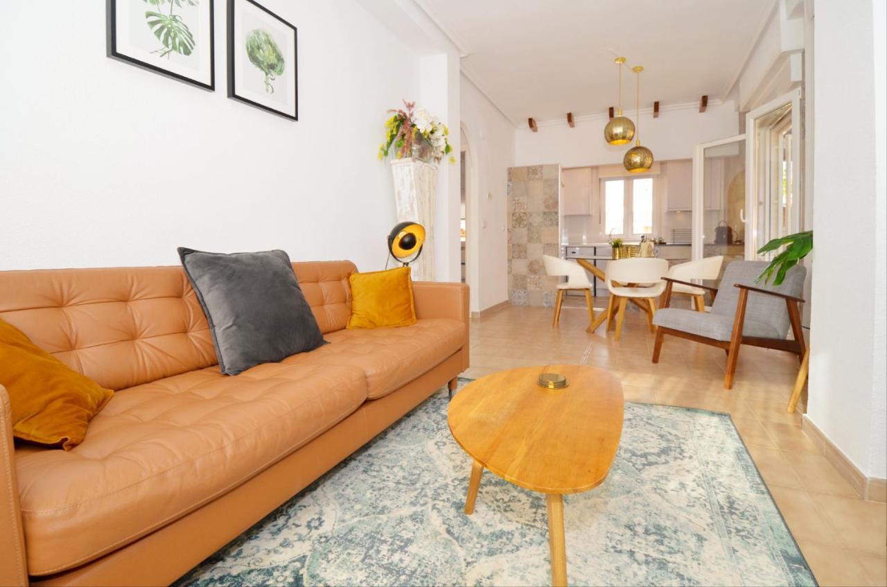 Punta Prima Pleasure With Private Parking In A Gated Community Close To The Beach 또레비에하 외부 사진