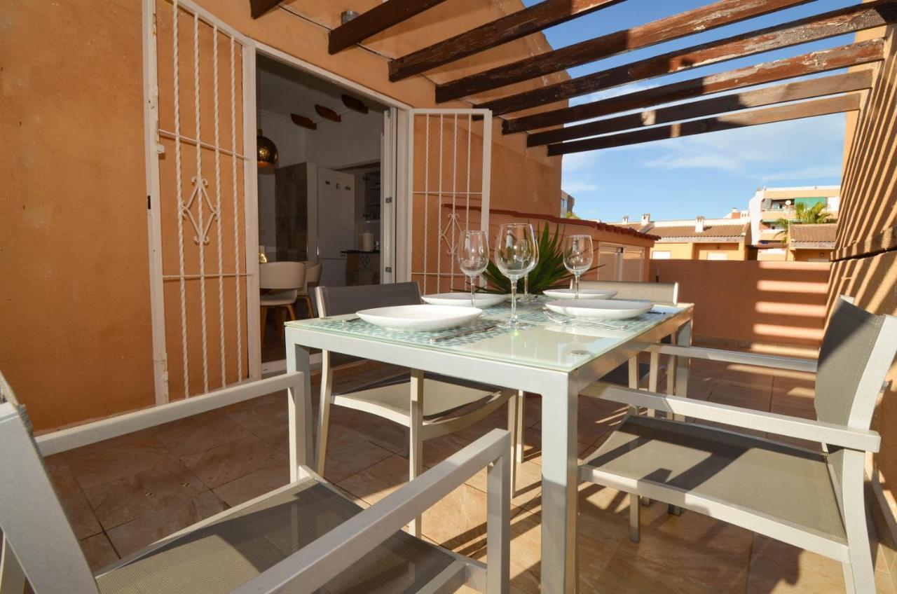 Punta Prima Pleasure With Private Parking In A Gated Community Close To The Beach 또레비에하 외부 사진